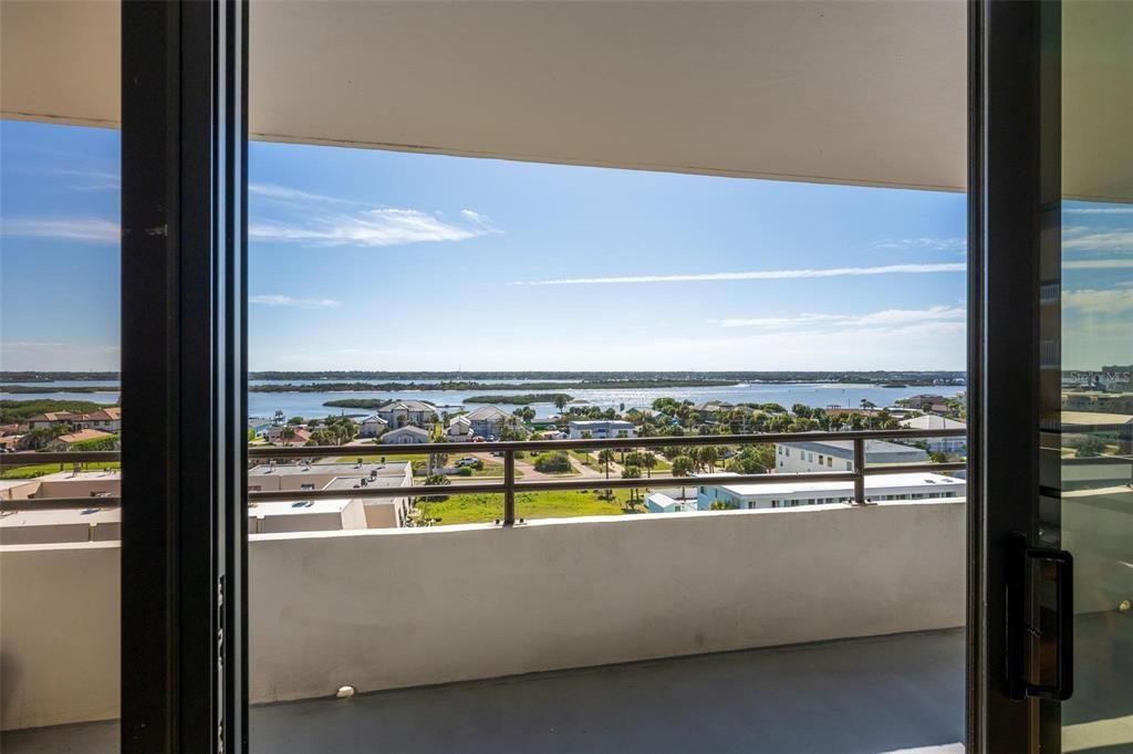 For Sale: $625,000 (3 beds, 2 baths, 2085 Square Feet)