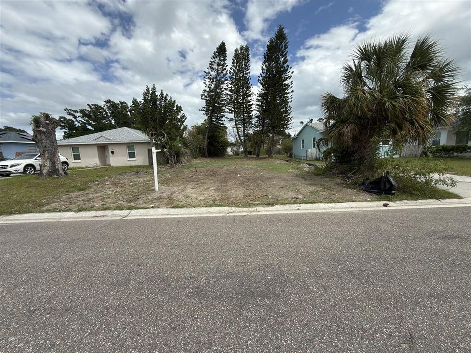 Active With Contract: $127,900 (0.13 acres)