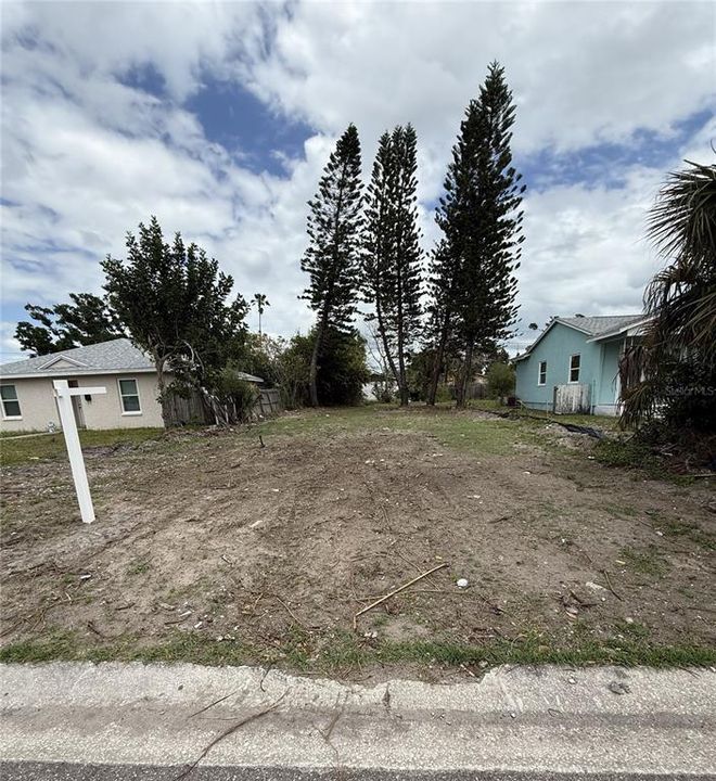 Active With Contract: $127,900 (0.13 acres)