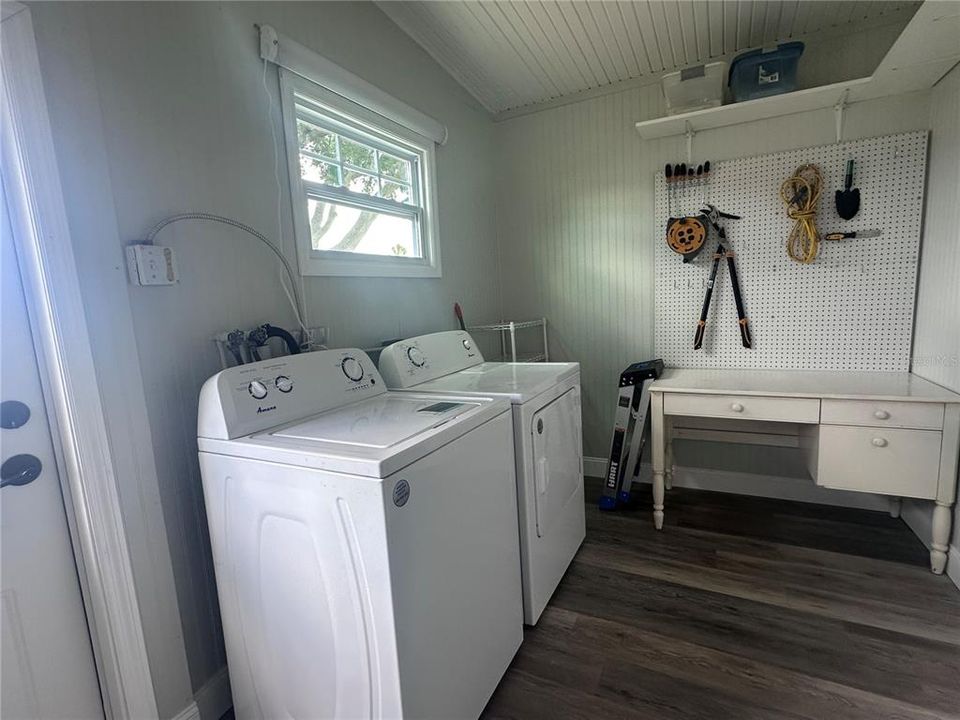 Active With Contract: $229,900 (2 beds, 2 baths, 1236 Square Feet)