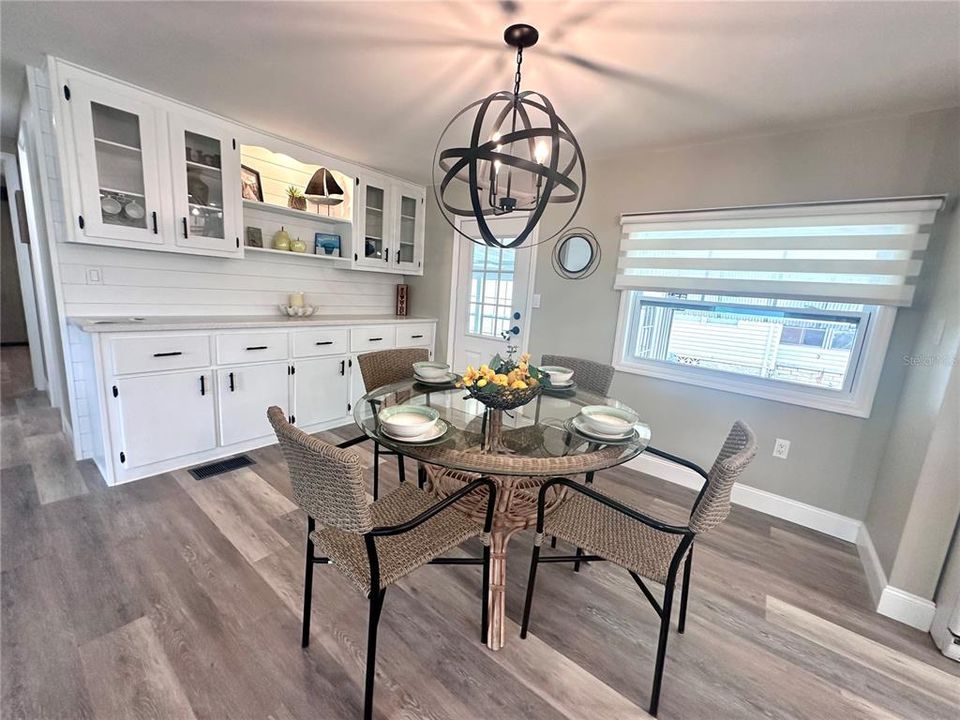 Active With Contract: $229,900 (2 beds, 2 baths, 1236 Square Feet)