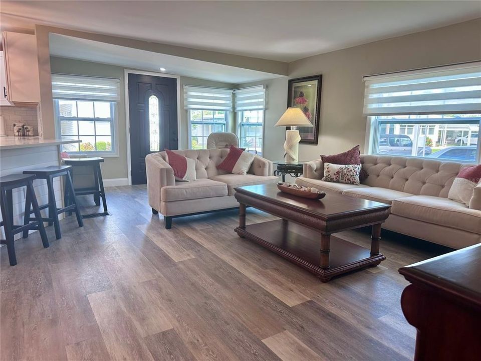 Active With Contract: $229,900 (2 beds, 2 baths, 1236 Square Feet)