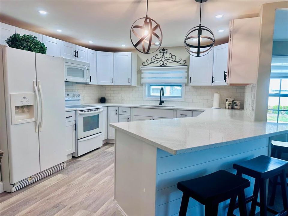 Active With Contract: $229,900 (2 beds, 2 baths, 1236 Square Feet)