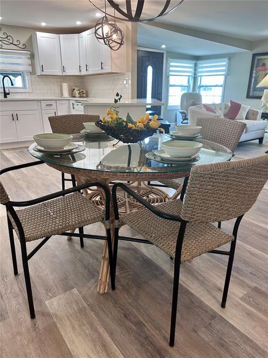 Active With Contract: $229,900 (2 beds, 2 baths, 1236 Square Feet)