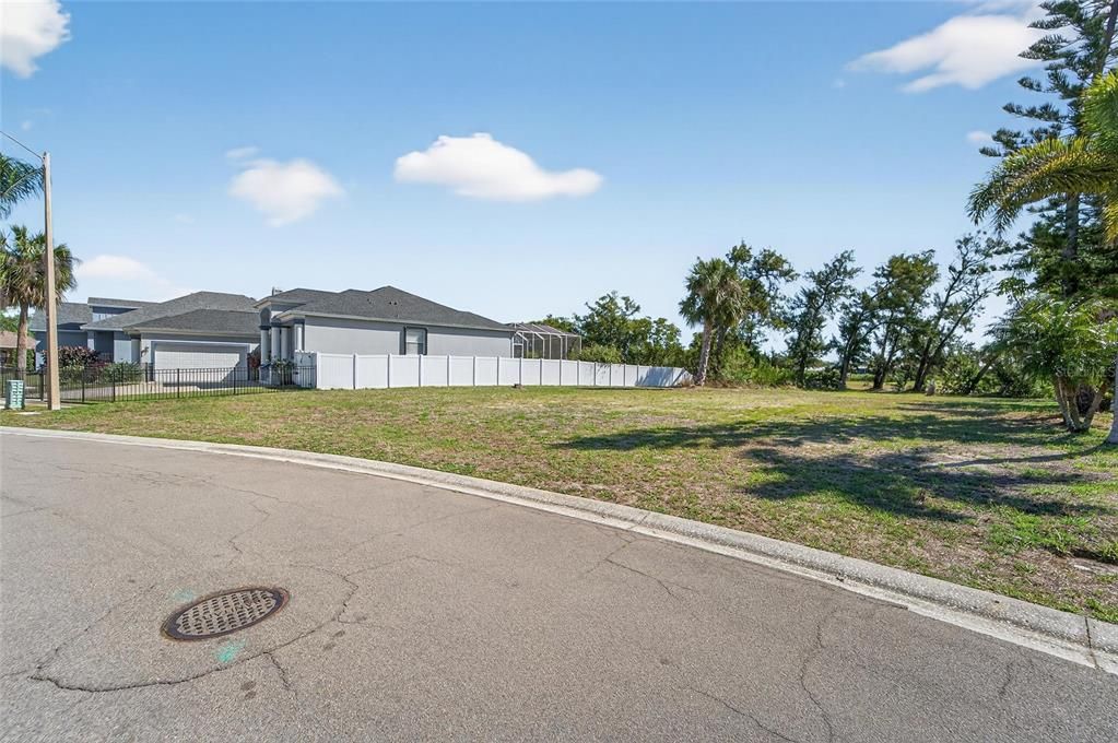 En Venta: $165,000 (0.23 acres)