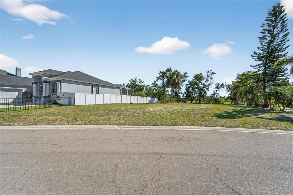 En Venta: $165,000 (0.23 acres)