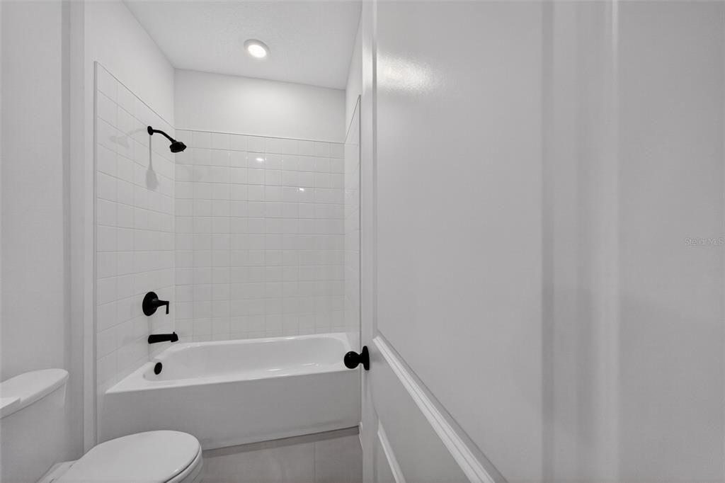 Activo con contrato: $524,990 (4 camas, 2 baños, 1903 Pies cuadrados)