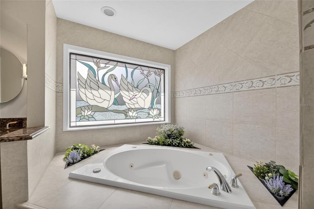 Activo con contrato: $975,000 (4 camas, 2 baños, 2633 Pies cuadrados)