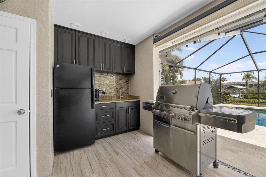 Activo con contrato: $975,000 (4 camas, 2 baños, 2633 Pies cuadrados)