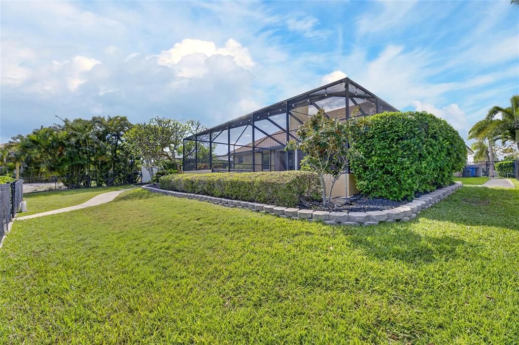 Activo con contrato: $975,000 (4 camas, 2 baños, 2633 Pies cuadrados)