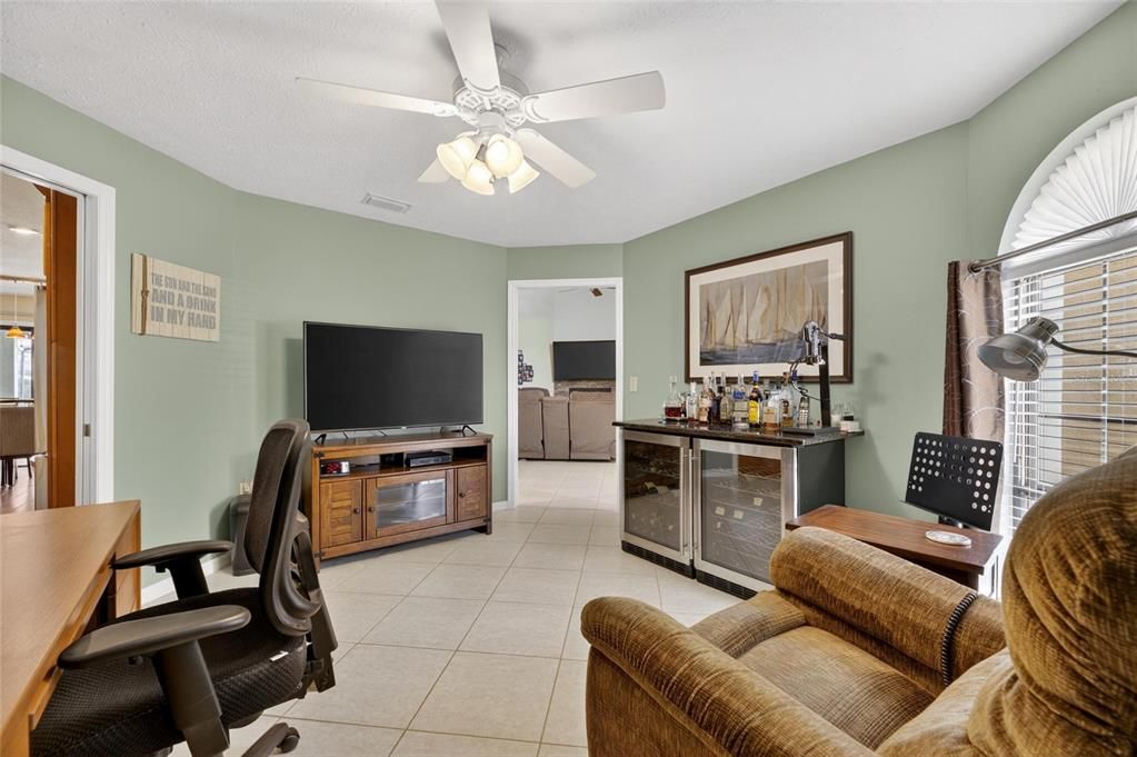 Activo con contrato: $975,000 (4 camas, 2 baños, 2633 Pies cuadrados)