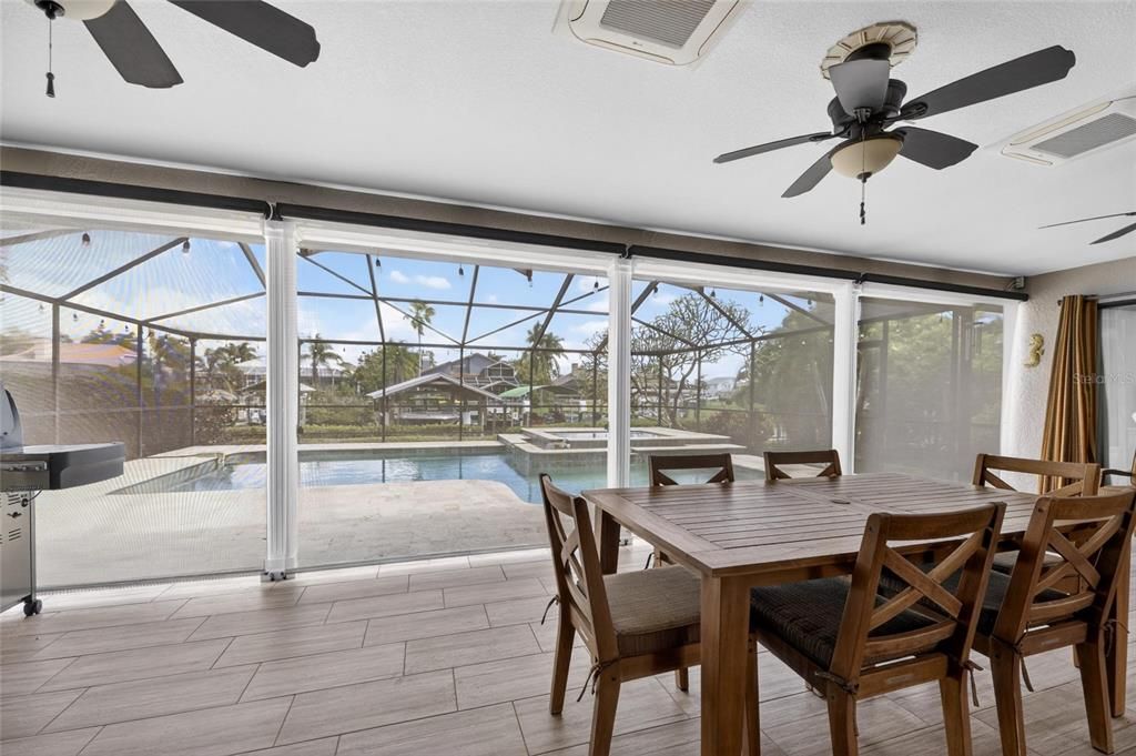 Activo con contrato: $975,000 (4 camas, 2 baños, 2633 Pies cuadrados)