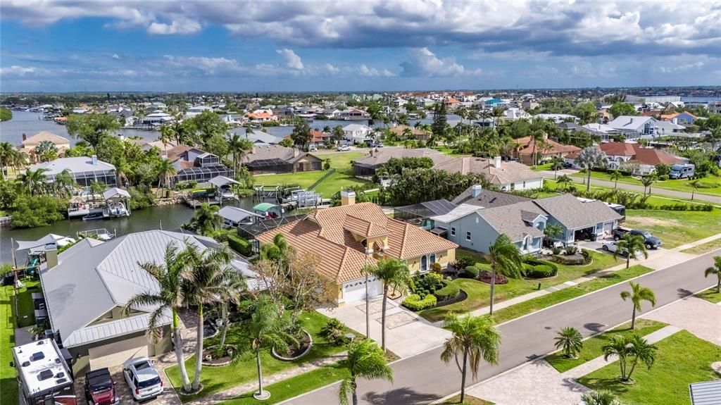 Activo con contrato: $975,000 (4 camas, 2 baños, 2633 Pies cuadrados)