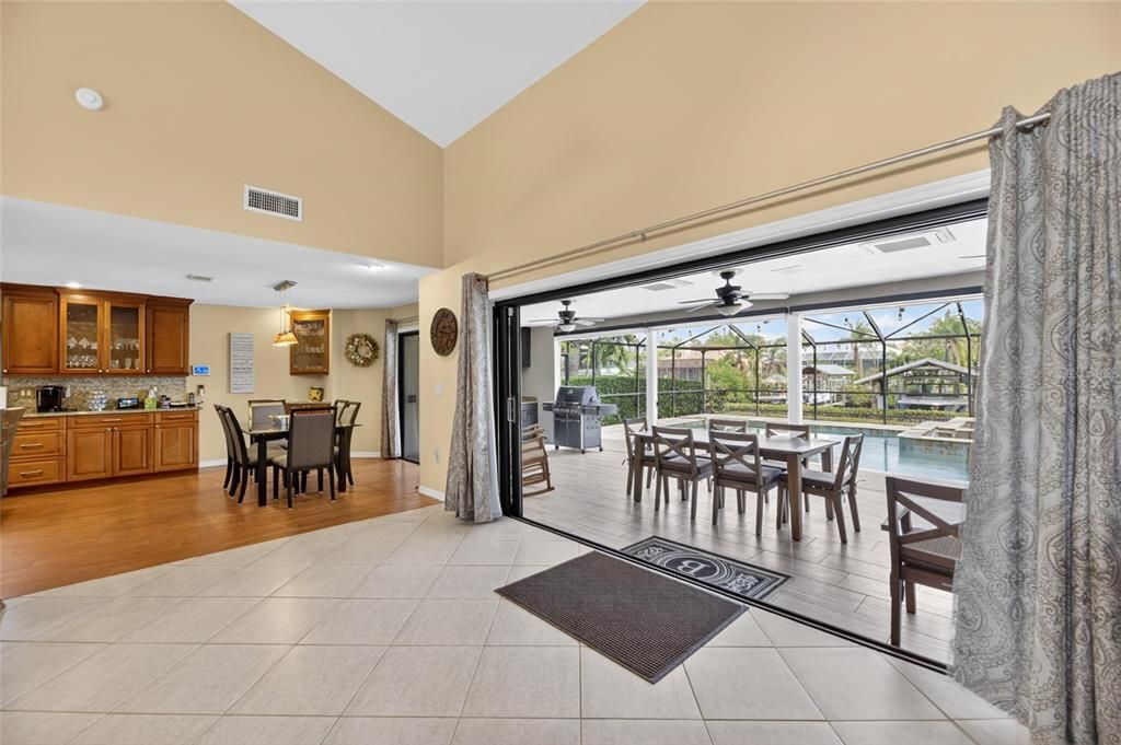 Activo con contrato: $975,000 (4 camas, 2 baños, 2633 Pies cuadrados)