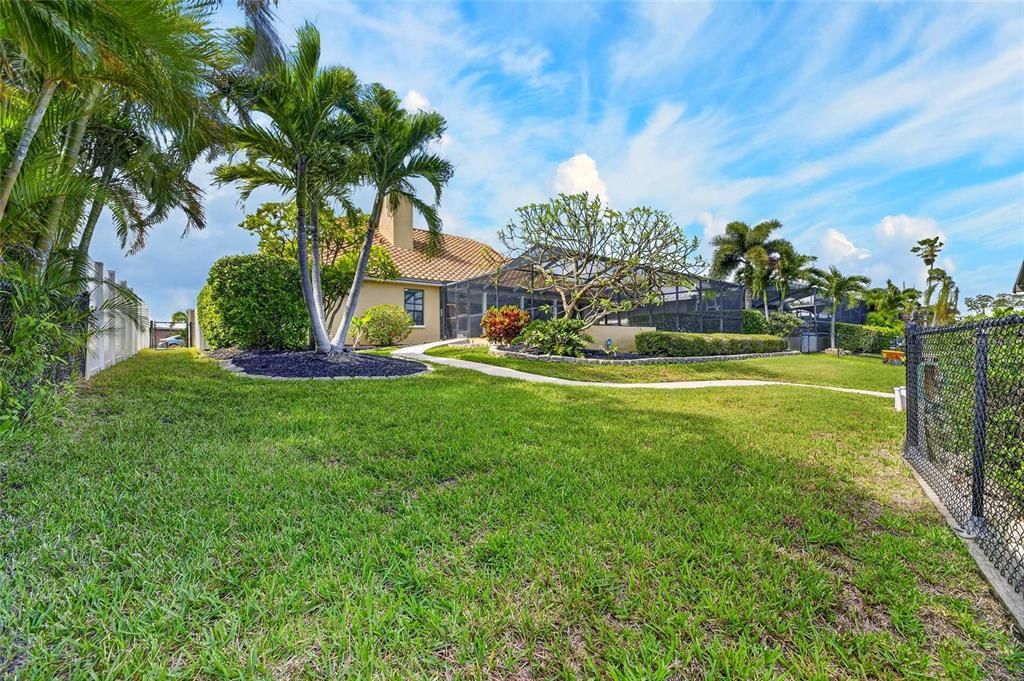 Activo con contrato: $975,000 (4 camas, 2 baños, 2633 Pies cuadrados)