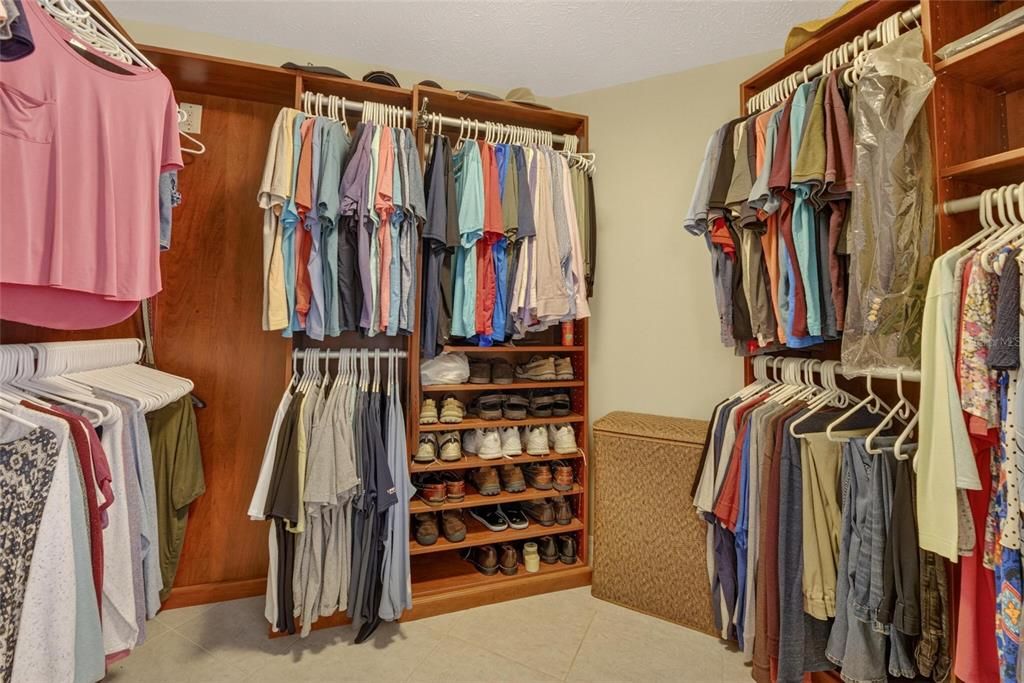Activo con contrato: $975,000 (4 camas, 2 baños, 2633 Pies cuadrados)