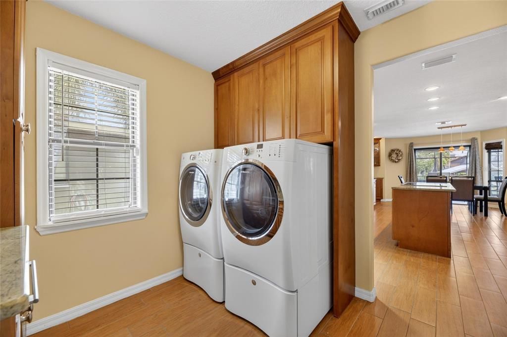 Activo con contrato: $975,000 (4 camas, 2 baños, 2633 Pies cuadrados)