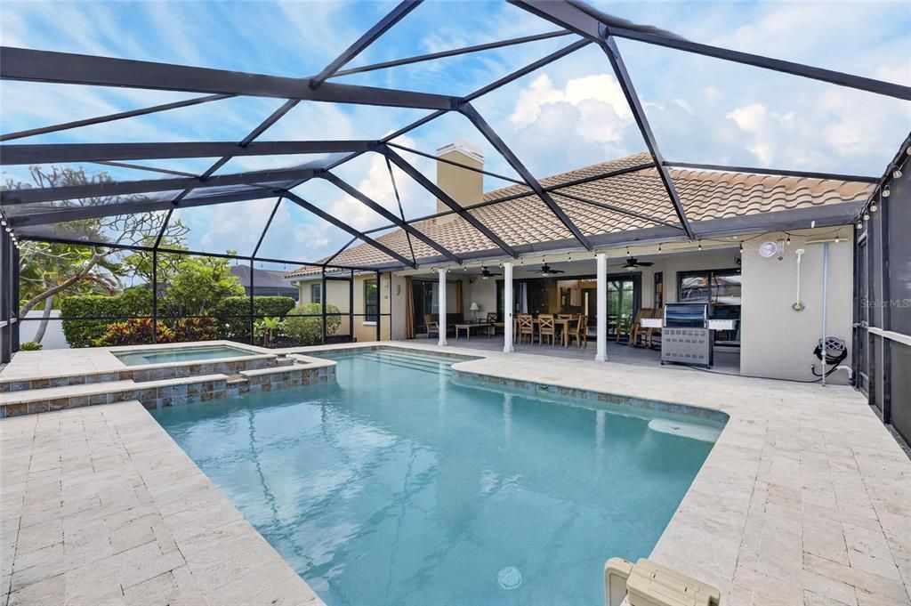 Activo con contrato: $975,000 (4 camas, 2 baños, 2633 Pies cuadrados)