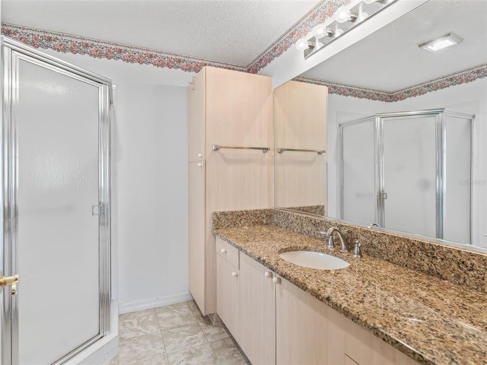 Activo con contrato: $264,000 (2 camas, 2 baños, 1383 Pies cuadrados)