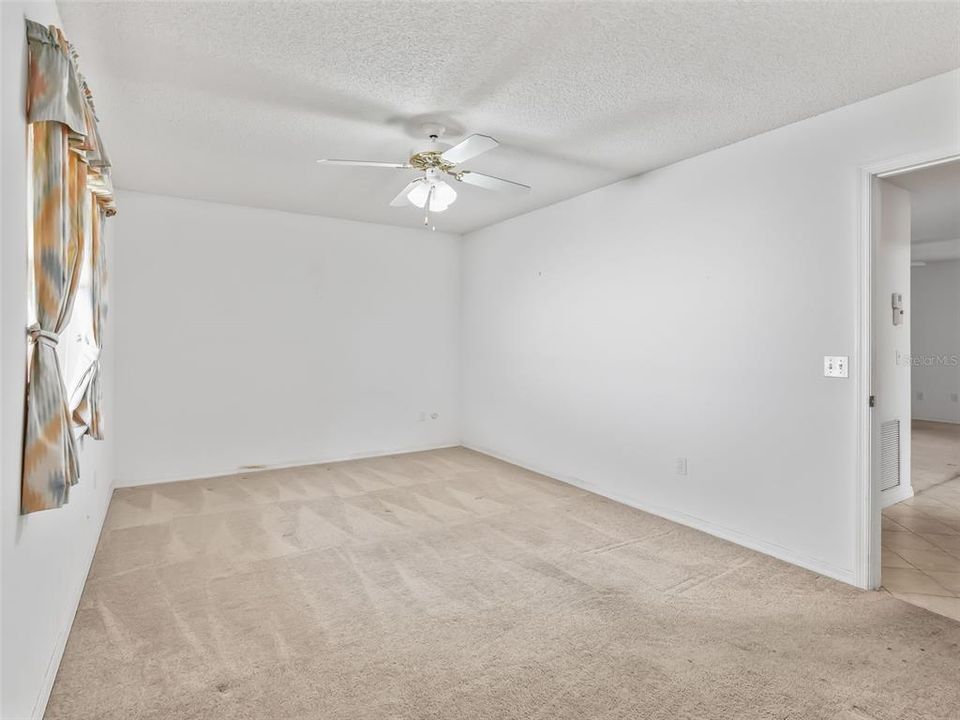 Activo con contrato: $264,000 (2 camas, 2 baños, 1383 Pies cuadrados)