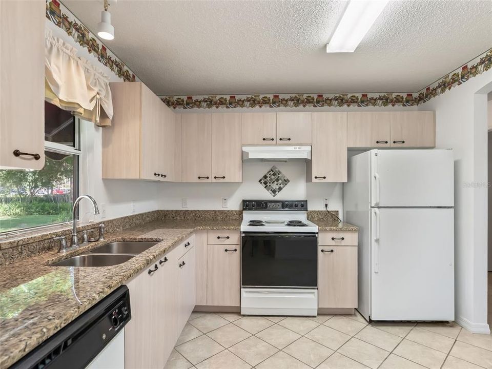 Activo con contrato: $264,000 (2 camas, 2 baños, 1383 Pies cuadrados)