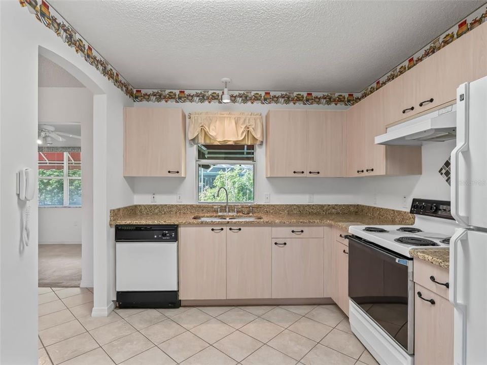 Activo con contrato: $264,000 (2 camas, 2 baños, 1383 Pies cuadrados)