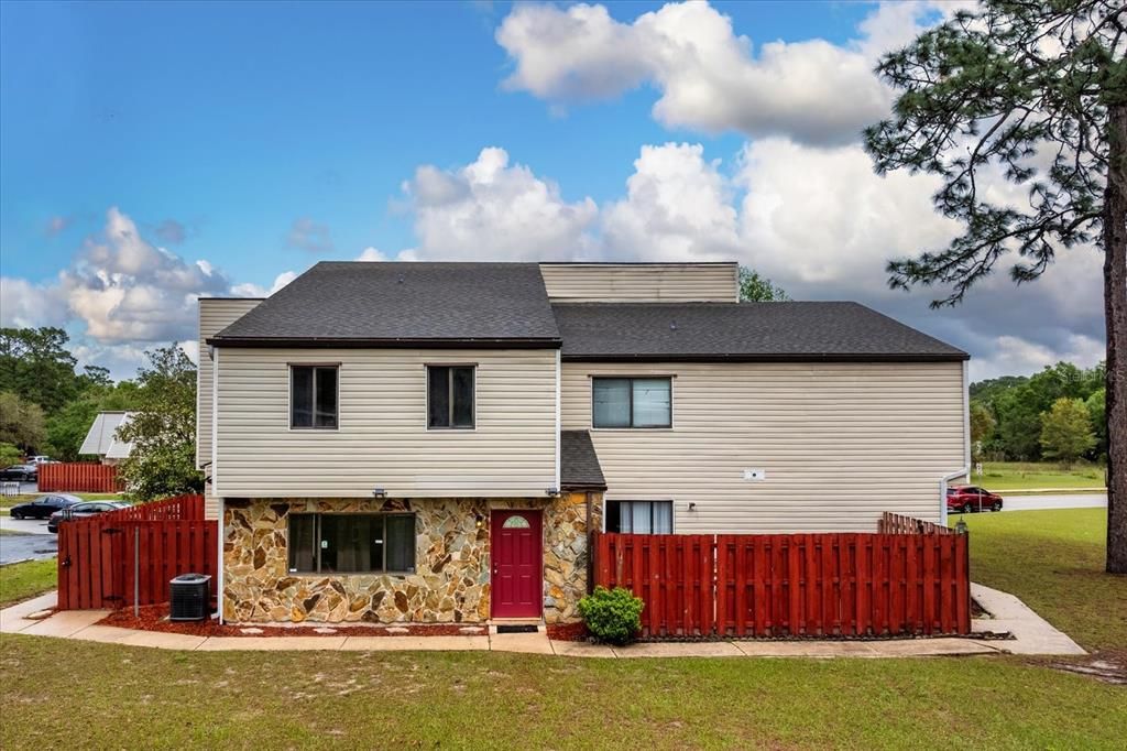 For Sale: $179,900 (2 beds, 2 baths, 1243 Square Feet)