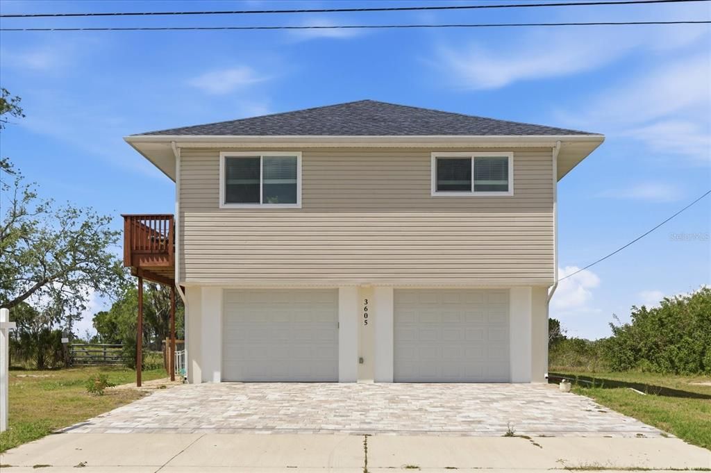 En Venta: $599,000 (4 camas, 4 baños, 1800 Pies cuadrados)