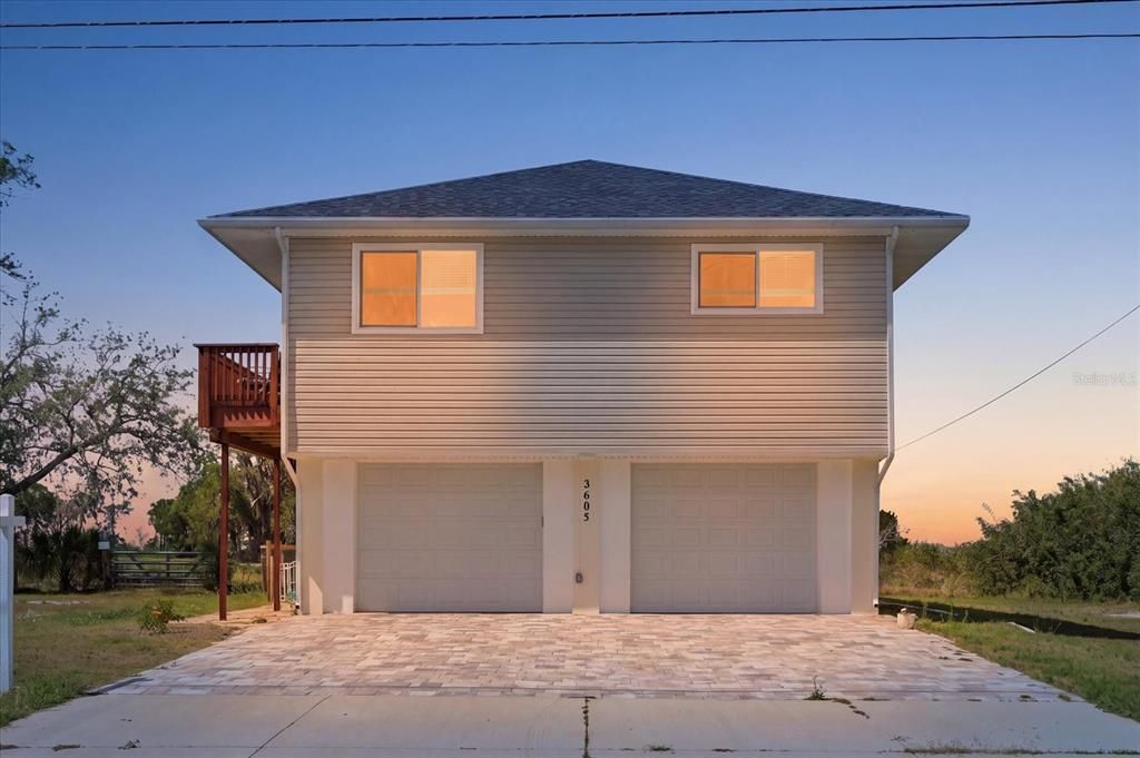 En Venta: $599,000 (4 camas, 4 baños, 1800 Pies cuadrados)