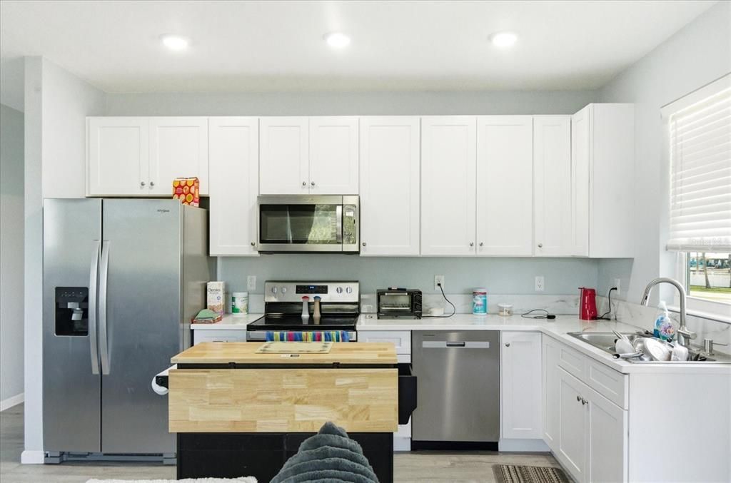 En Venta: $599,000 (4 camas, 4 baños, 1800 Pies cuadrados)