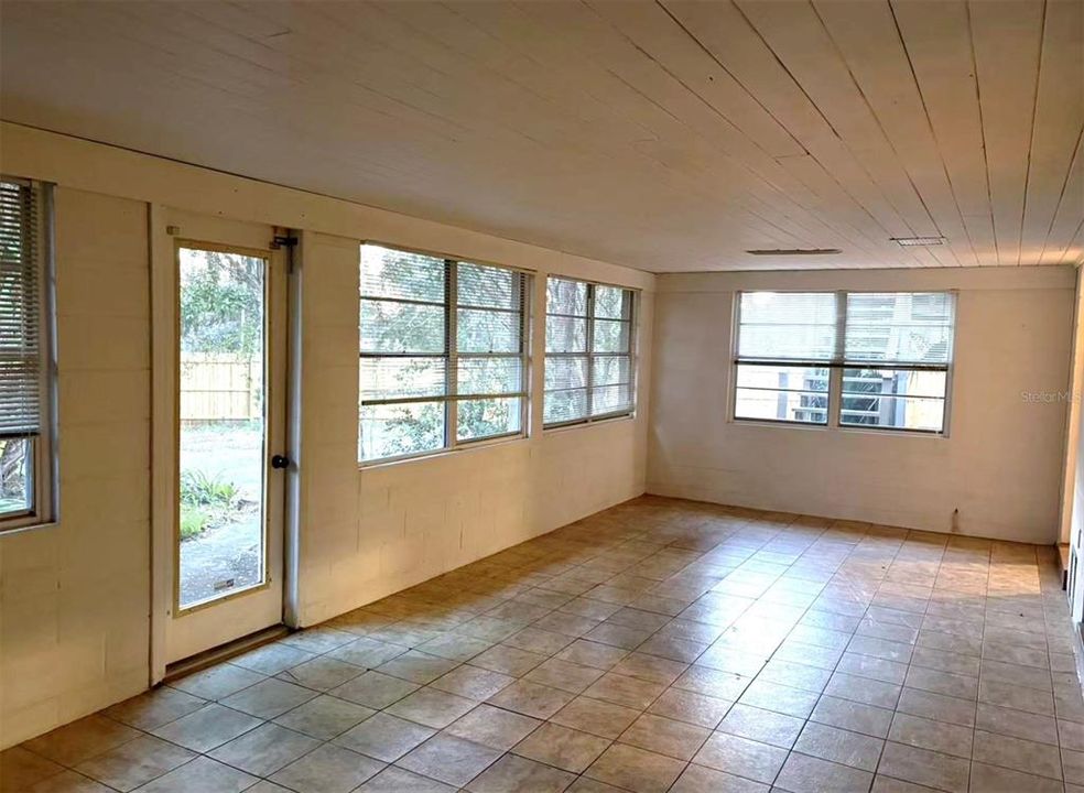 En Renta: $2,980 (4 camas, 3 baños, 2000 Pies cuadrados)
