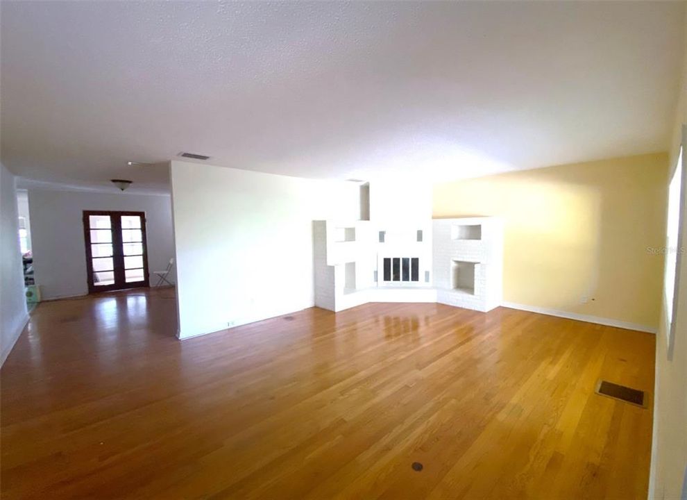 En Renta: $2,980 (4 camas, 3 baños, 2000 Pies cuadrados)