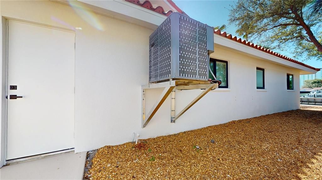 Active With Contract: $5,975 (4 beds, 2 baths, 1913 Square Feet)