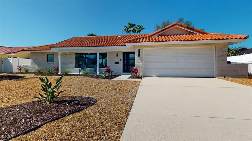 Active With Contract: $5,975 (4 beds, 2 baths, 1913 Square Feet)