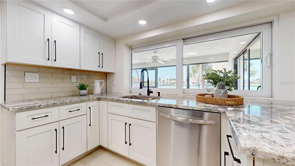 Active With Contract: $5,975 (4 beds, 2 baths, 1913 Square Feet)