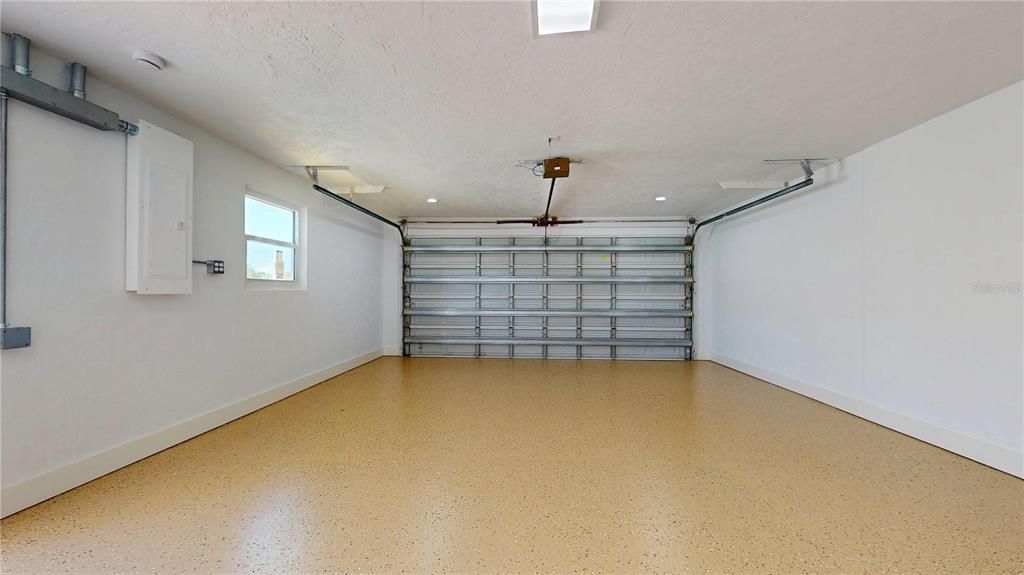 Active With Contract: $5,975 (4 beds, 2 baths, 1913 Square Feet)