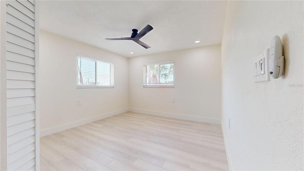 Active With Contract: $5,975 (4 beds, 2 baths, 1913 Square Feet)