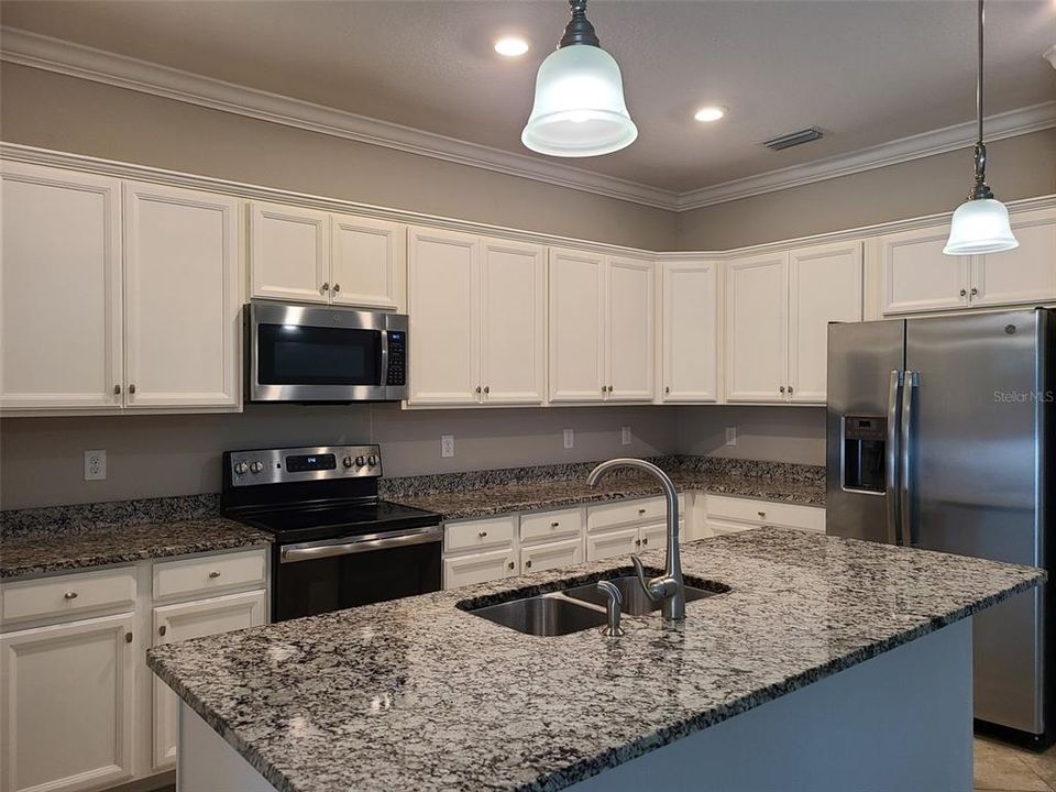 For Rent: $2,700 (4 beds, 3 baths, 2032 Square Feet)