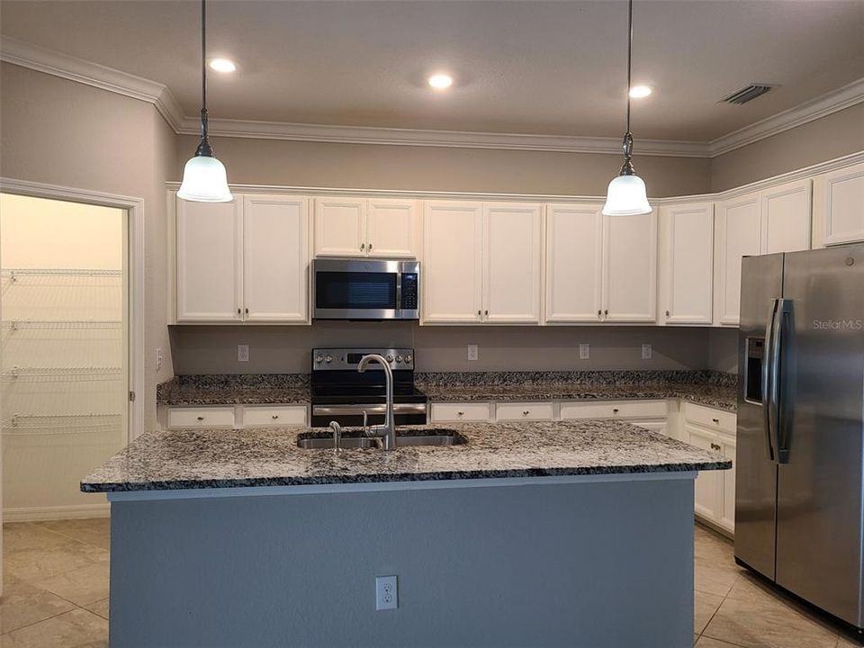 For Rent: $2,700 (4 beds, 3 baths, 2032 Square Feet)