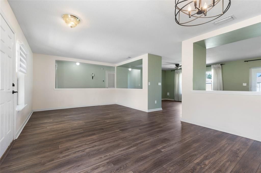 На продажу: $337,500 (4 спален, 2 ванн, 1799 Квадратных фут)