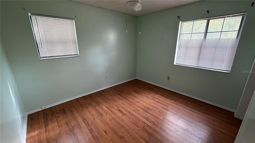 For Sale: $194,000 (3 beds, 2 baths, 912 Square Feet)