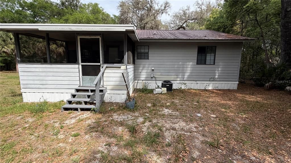 For Sale: $194,000 (3 beds, 2 baths, 912 Square Feet)