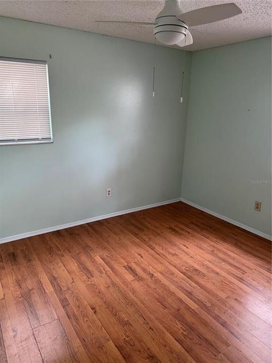 For Sale: $194,000 (3 beds, 2 baths, 912 Square Feet)