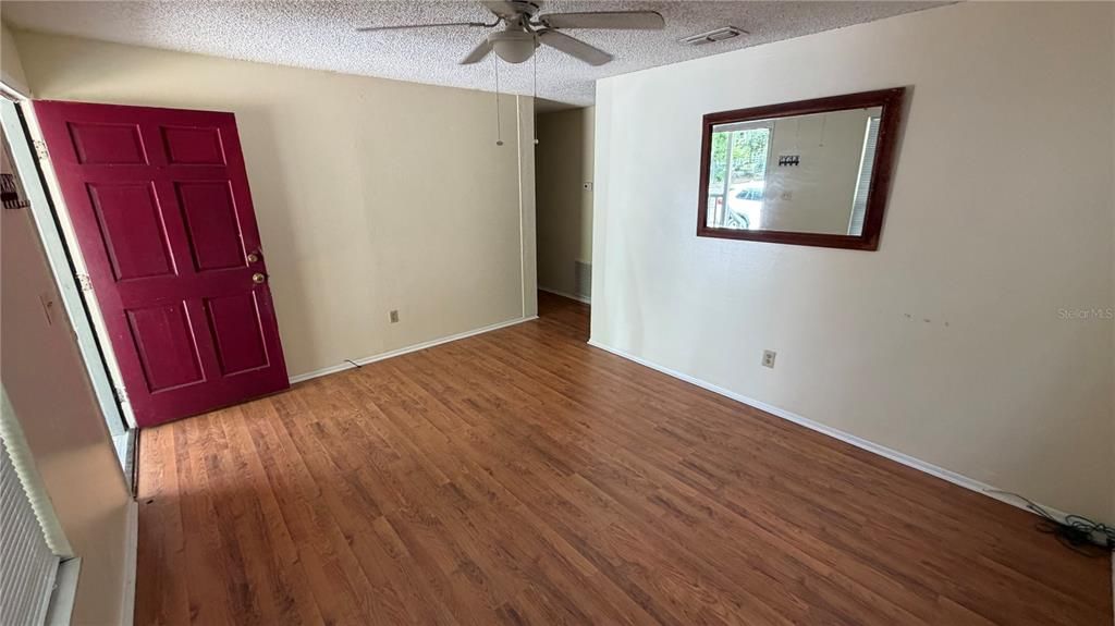 For Sale: $194,000 (3 beds, 2 baths, 912 Square Feet)