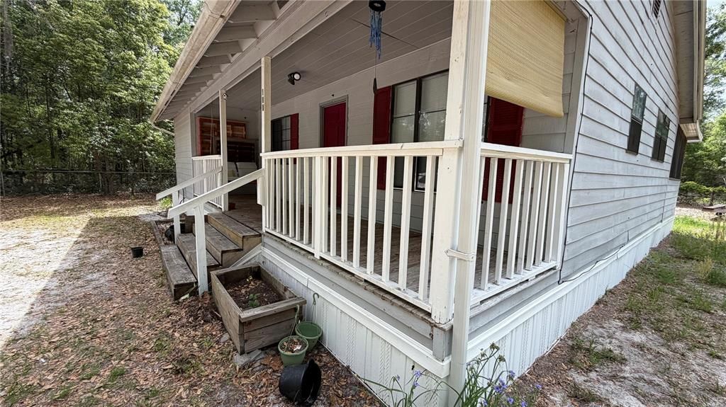 For Sale: $194,000 (3 beds, 2 baths, 912 Square Feet)