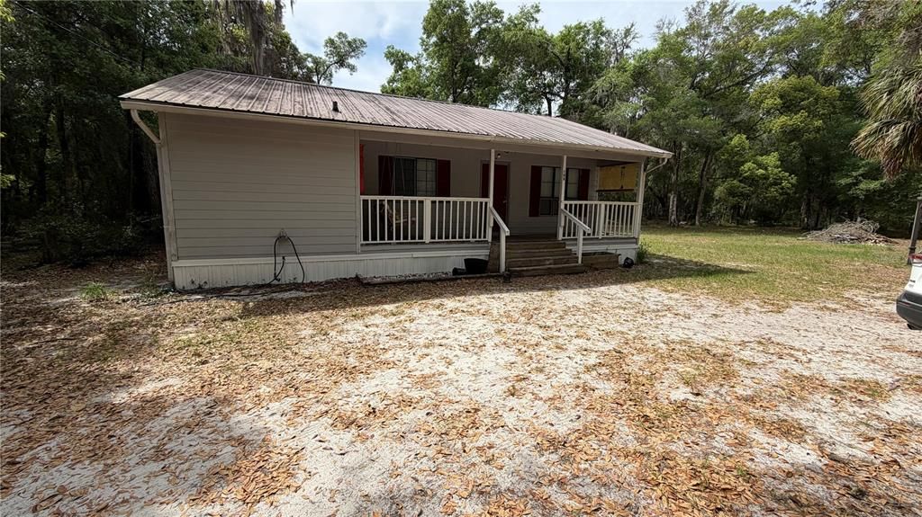 For Sale: $194,000 (3 beds, 2 baths, 912 Square Feet)