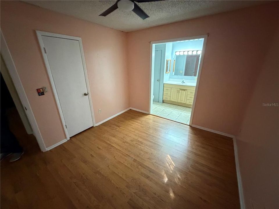 For Sale: $194,000 (3 beds, 2 baths, 912 Square Feet)
