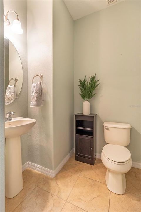 Activo con contrato: $295,000 (3 camas, 2 baños, 1489 Pies cuadrados)