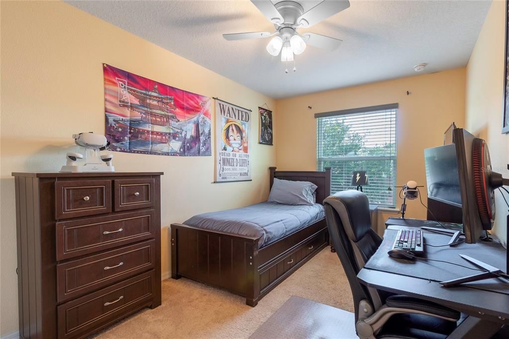 Activo con contrato: $295,000 (3 camas, 2 baños, 1489 Pies cuadrados)