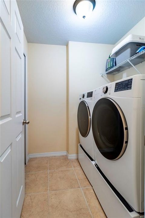 Activo con contrato: $295,000 (3 camas, 2 baños, 1489 Pies cuadrados)